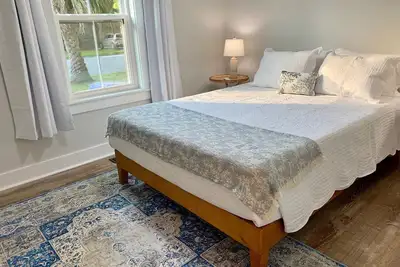Image de Charming renovated 3-bedroom house in enchanting Mount Pleasant with Ac & WiFi