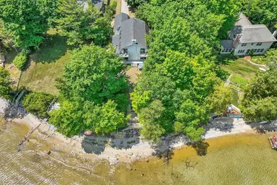 Image de Private Waterfront on West Bay with Hot Tub!