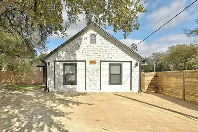 Image de Charming 3-bedroom house with an Amazing pool and Outdoor Hangout Area