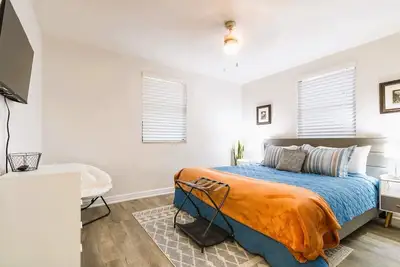 Image de Quaint Cottage-5 min to Uf & Shands & Va Hospital.