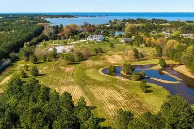 Image de Stunning Waterfront Eastern Shore Home, Pool & Hot Tub, 15 Acres, 10% off 7day stay