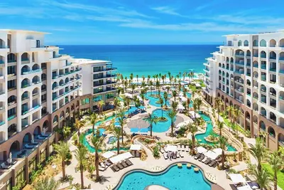 Image de Beautiful brand new Ocean Front resort in the heart of Cabo! !