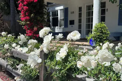 Image de 2 West Beach Cottages, 1 Block to Beach & Downtown, Harbor & Funk Zone