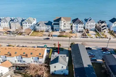 Image de Charming Beachside Duplex: 2 Units  -3 Bedrooms-each. Ideal for large families