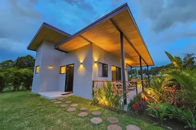 Image de Cozy villa with Jacuzzi, Ac, 5 min from La Fortuna's main park. Villa Bogota