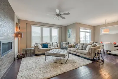 Image de Spacious 5 bedroom house in Fabulous and Prime Calgary Location