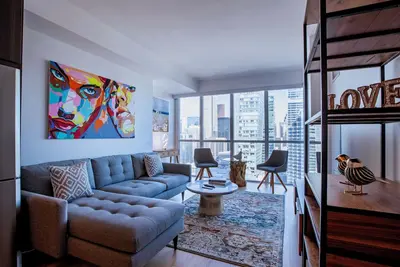Image de “Amazing 2 Bedrooms Condo” in Downtown Toronto\nBest location in the downtown!