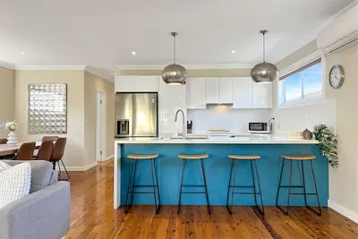 Image de 3-Bed Coastal Haven with Alfresco Dining & Bbq