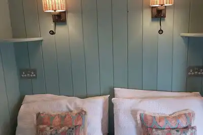 Image de Daphne our shepherds hut
