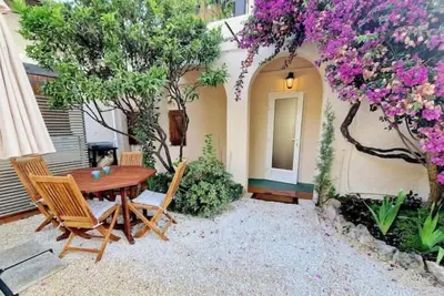 Image de Antibes calme terrasse saisonnière ou au mois