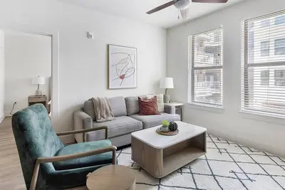 Image de Landing | Stylish 2bd, Game Room, Pool