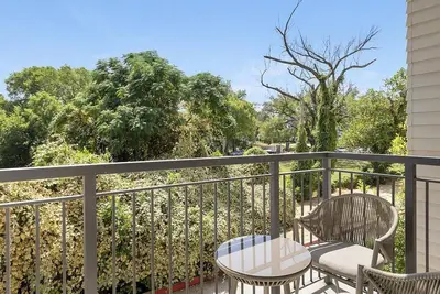 Image de Landing at The Standard River District - 2 Bedrooms in West Fort Worth