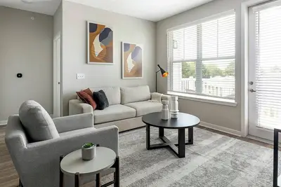 Image de Landing at Laurel at Dry Creek - 2 Bedrooms in. . .