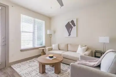 Image de Landing | Chic 1bd, Gym, Pool