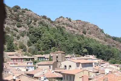 Image de La Garde-Freinet, spacieuse maison de village dans le Golfe de Saint-Tropez.