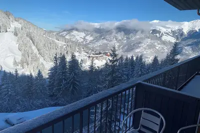 Image de Beautifully appointed 2 bedroom ski in-ski out apartment in Courchevel 1650