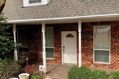 Image de Escape to Luxury: Stunning 6-Bedroom Lakefront Home on Lake Eufaula!