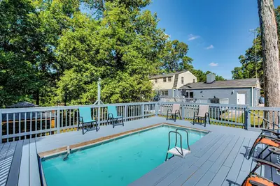 Image de Spacious Home w/ Hot Tub, 14 Mi to Downtown Atl!