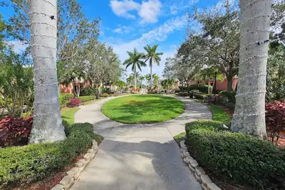 Image de Charming 2-bedroom/Den condo with fitness room, WiFi in fantastic Estero J