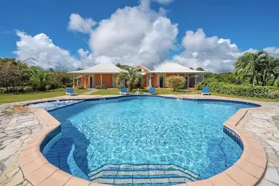 Image de La Calypso - Cinq Chambres Villa, Couchages 12
