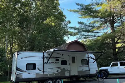 Image de The Mark Twain @River Run, 28 ft camper that sleeps 4, waterfront -private dock