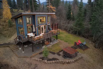 Image de Tiny House on Hayden Lake with beach access and hot tub
