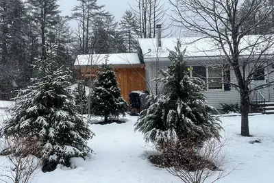 Image de Ski Oasis-Open Dates! \nHot Tub -Sauna -Pool Table- Ping Pong -Wood Stove