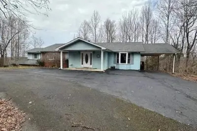 Image de Large 4-bedroom home 1. 5 miles from Hendricks Creek Marina