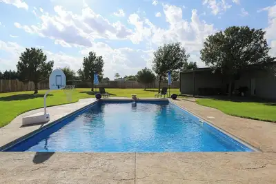 Image de Poolside Sw Vista Escape 6 Bedroom Just 20 Minutes to Tech