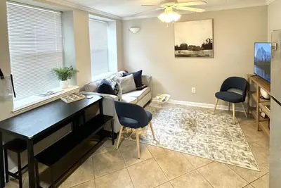 Image de 1/1 Villa, 0. 4 From Stadium, Toomers, shops and dining