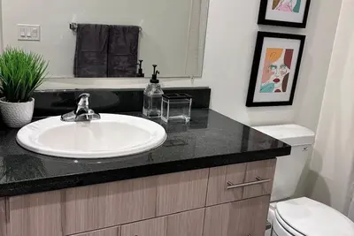 Image de Lovely 2-bedroom apartment Fully Furnished in Brownsville