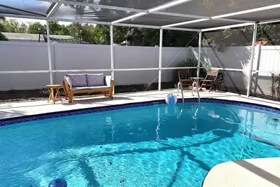 Private Fenced Backyard Oasis w\/ Pool, Firepit & Patio-3 King Beds & 3 Full Bath