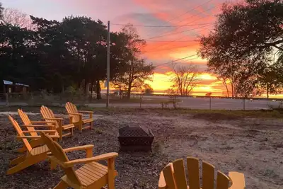 Image de Retro by the Bay Close to Beach Eglin PetFriendly