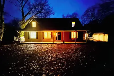 Image de 3-bedroom country house in charming Dowagiac with WiFi and laundry.