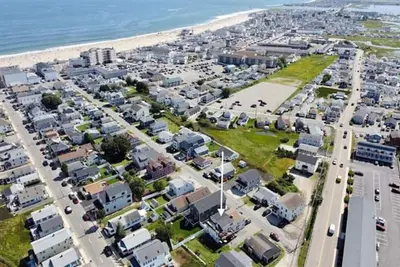 Image de sleeps 4 one block from beach