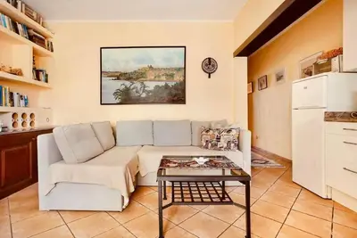 Image de Apartment 1 with panoramic window in the bedroom facing the sea and Risco Famara