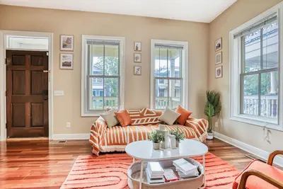 Image de Big Yard + Bbq - Summer Getaway near Dt, Starland & River St
