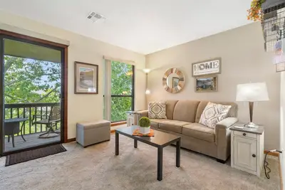 Image de The Cozy Place - Pointe Royale Condo – Perfect for Couples!