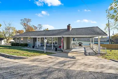 Image de Branson Downtown Beauty – 4 Bdr Home Sleeps 13