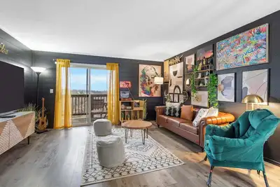 Image de Marilyn’s Modern Hideaway – A One-of-a-Kind Find!