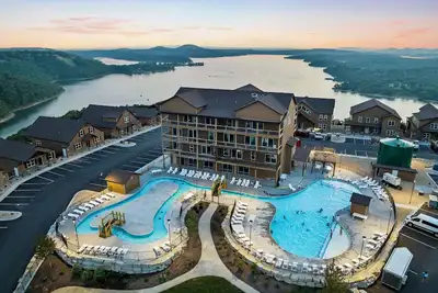 Image de A Birds Eye Bridge View – 5 Bdr w/ Private Hot Tub