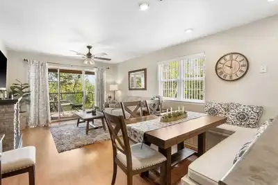 Image de Valley View Treehouse | Holiday Hills Branson | Golf Resort | Outdoor Pools
