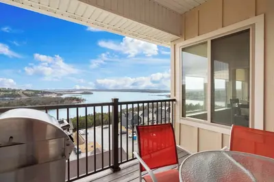 Image de Majestic Lakeview Escape | Stunning Lake Views!