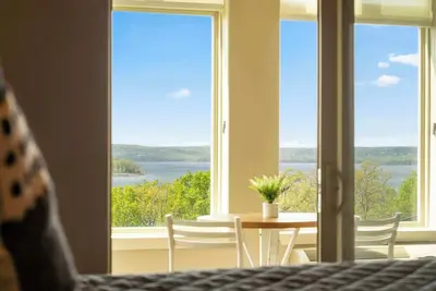 Image de It's a Good Life | Stunning Lake Views!