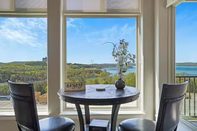 Image de Majestic View Getaway w/ Beautiful Lake Views!