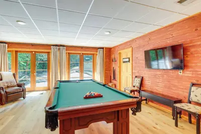 Image de Hot Tub, Decks & Creek Access: McCaysville Cabin!