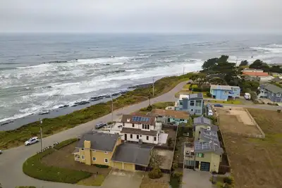 Image de Coastal Modern Beachside Home