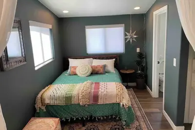 Granada - Adorable, Chic Studio Apt Biltmore Area\n\n