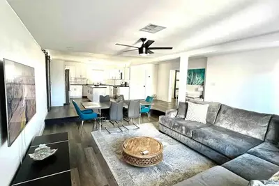 Image de Madrid - Quaint, Classy Home in Biltmore Area\n\n