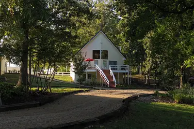 Image de \"Gardenside Chalet\" Walk-in Norfork River Access in Norfork, Ar